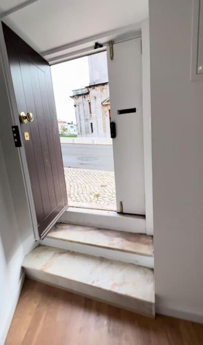 Luxury Artistic Digital Nomad Getaway W/ Terrace Apartment Lisbon Exterior photo
